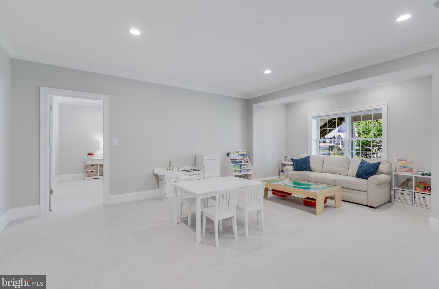 7030 Elizabeth Dr, Mc Lean VA  22101-2623 exterior