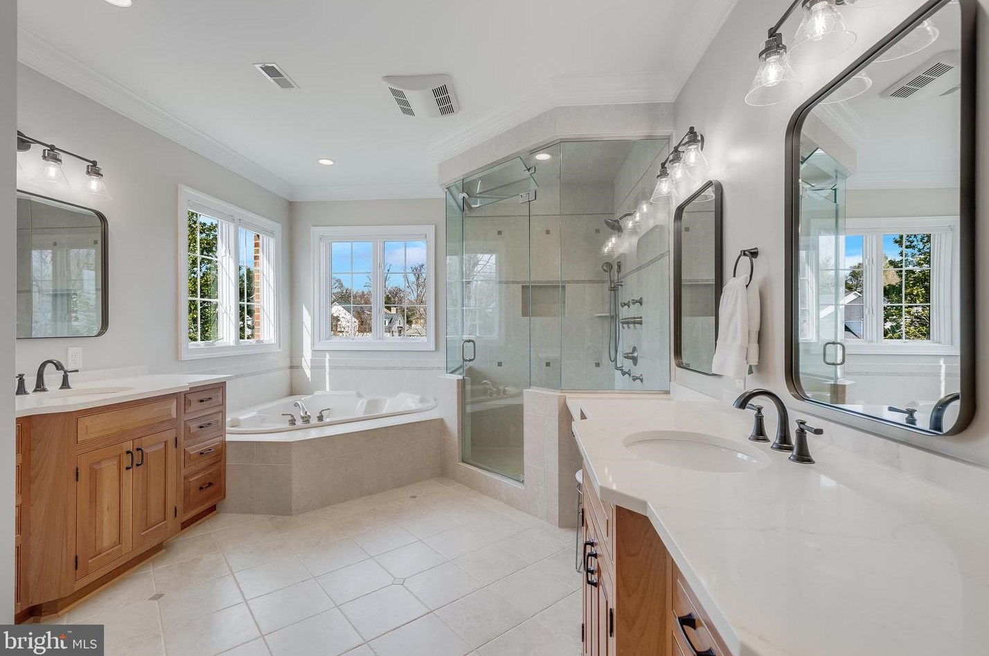 7030 Elizabeth Dr, Mc Lean VA  22101-2623 exterior