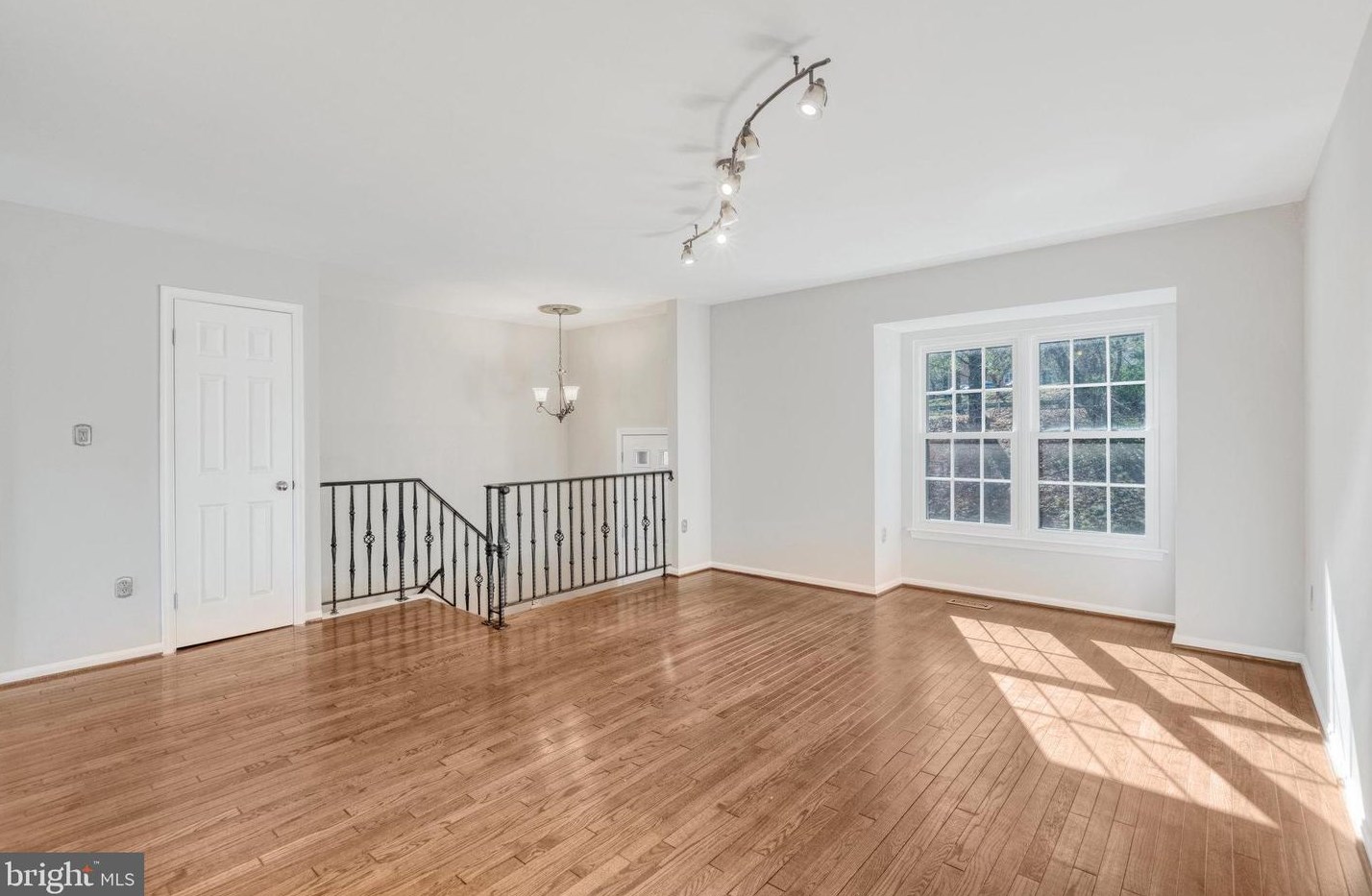 7769 Asterella Ct, Springfield, VA 22152