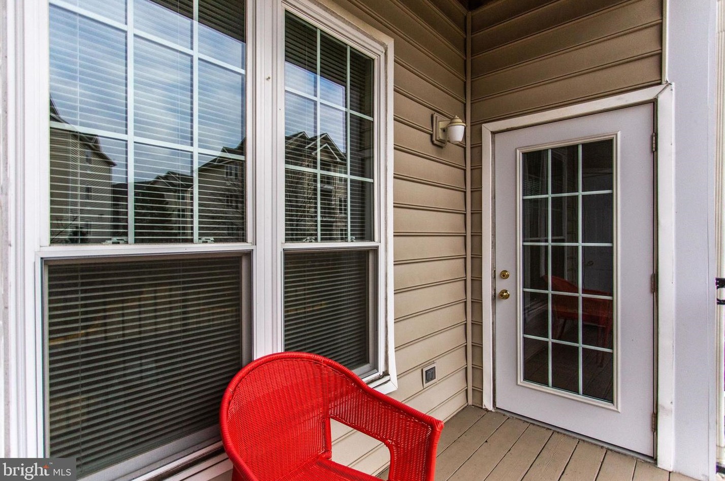 1581 Spring Gate Dr, Mc Lean VA 22102-3438 exterior