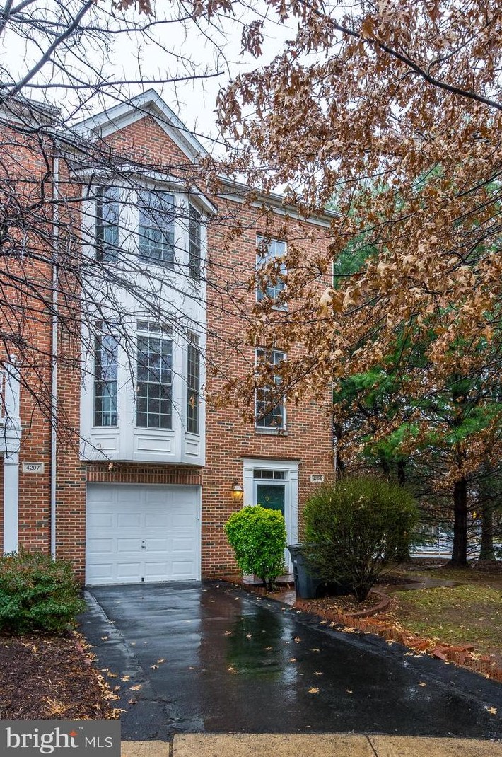 4299 Park Green Ct, Fairfax, VA 22030