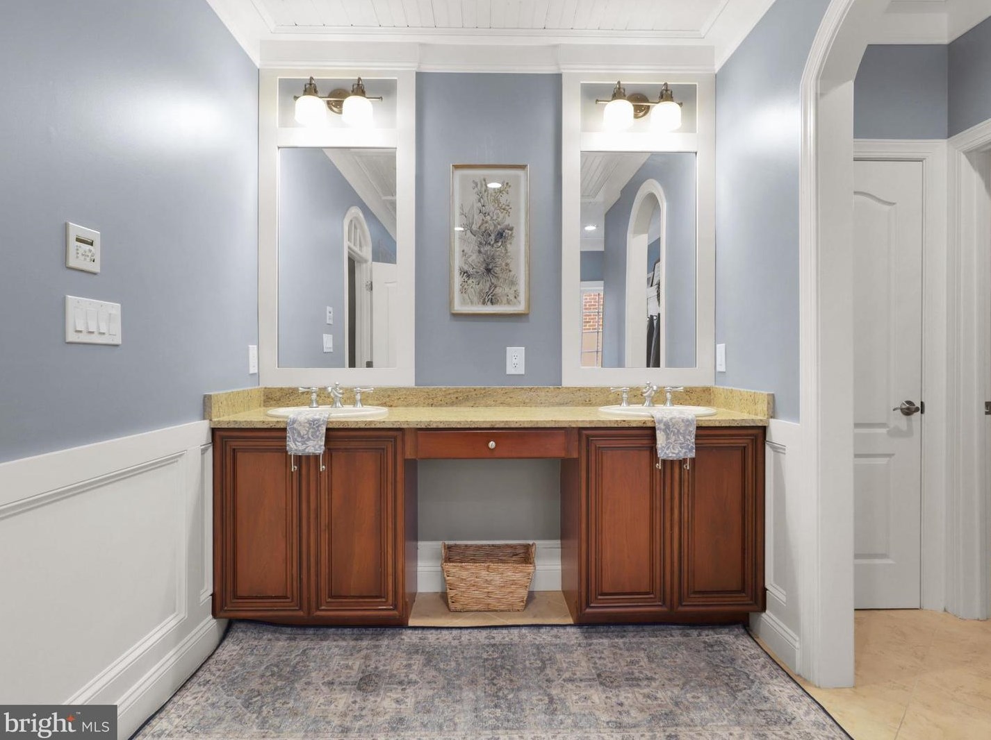 8895 Olive Mae Cir, Fairfax VA  22031-1479 exterior