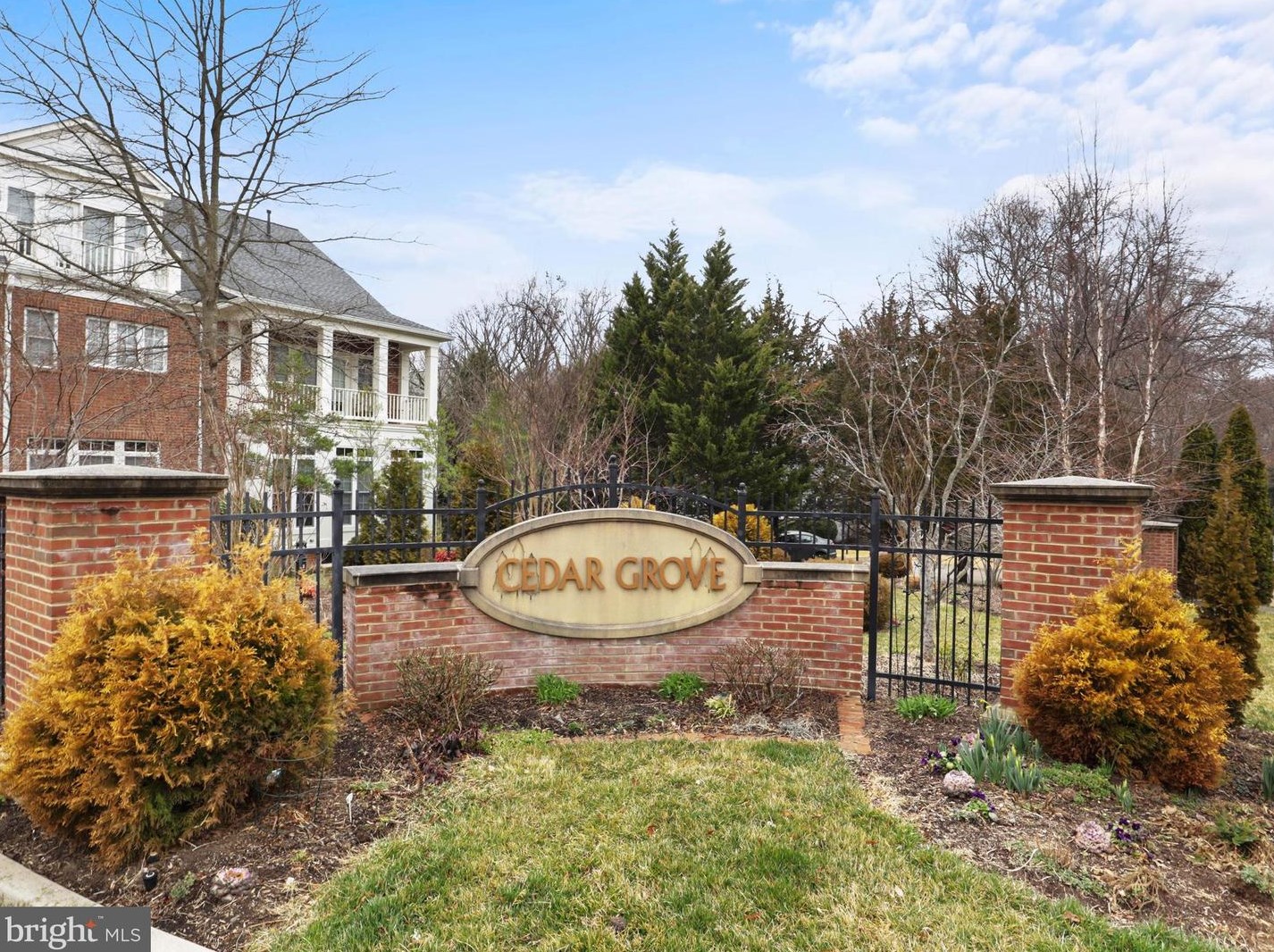 8895 Olive Mae Cir, Fairfax, VA 22031