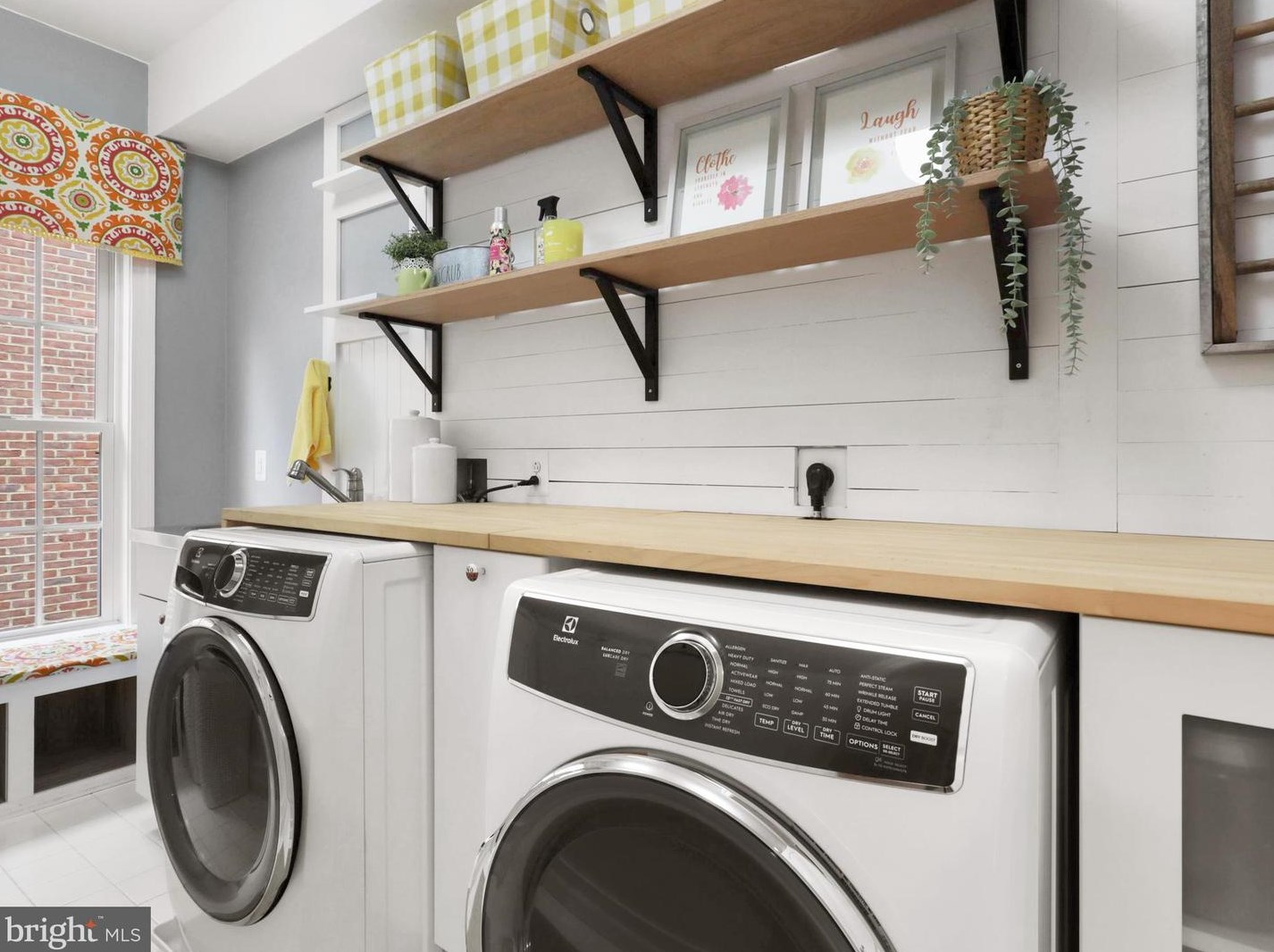 8895 Olive Mae Cir, Fairfax VA  22031-1479 exterior