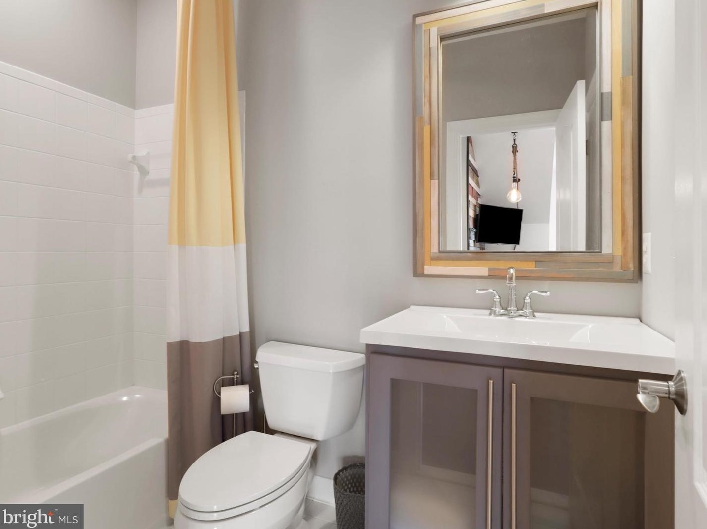 8895 Olive Mae Cir, Fairfax VA  22031-1479 exterior