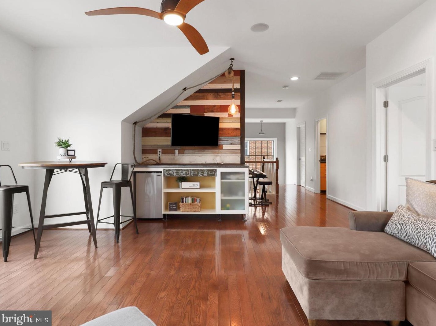 8895 Olive Mae Cir, Fairfax VA  22031-1479 exterior