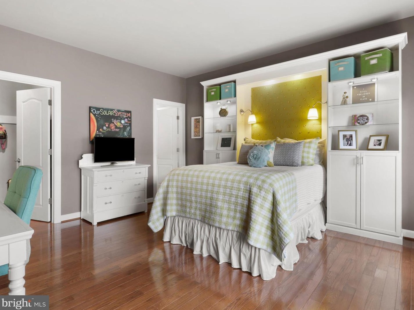 8895 Olive Mae Cir, Fairfax VA  22031-1479 exterior