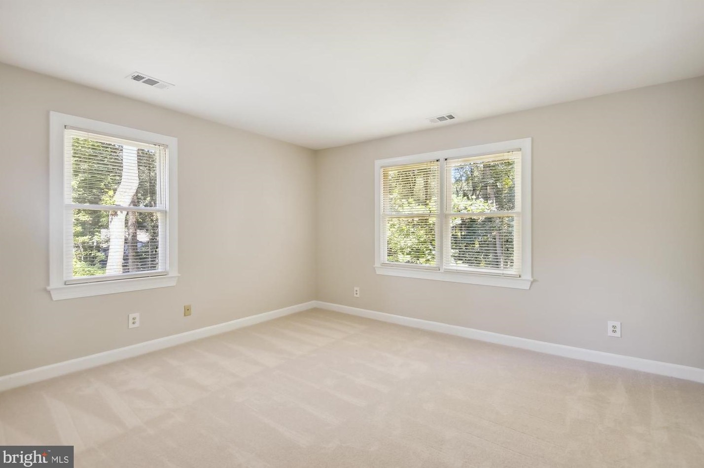 10125 Wendover Dr, Vienna VA  22181-2958 exterior