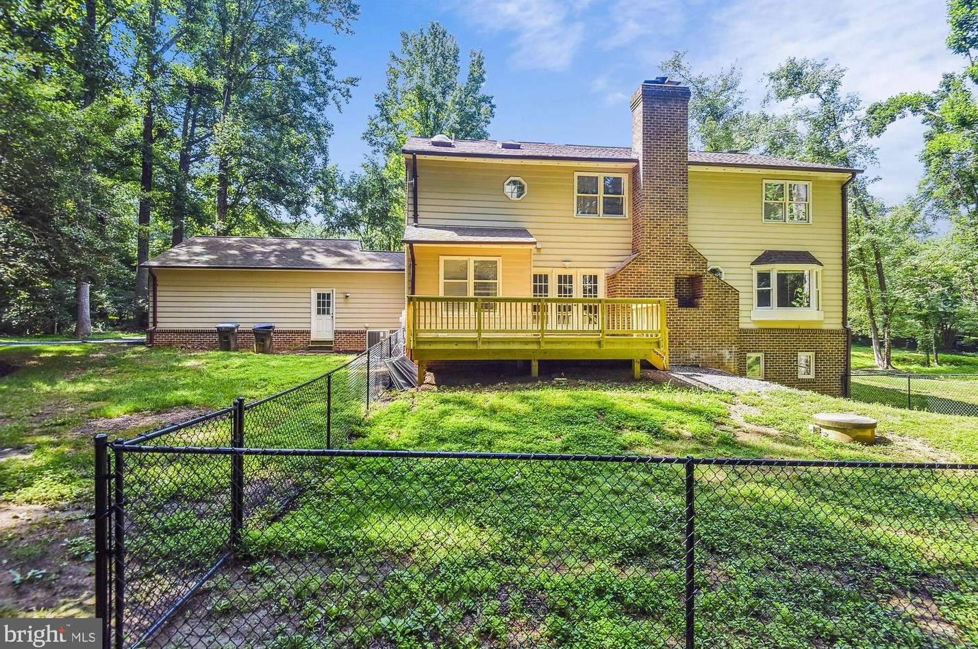 10125 Wendover Dr, Vienna VA  22181-2958 exterior