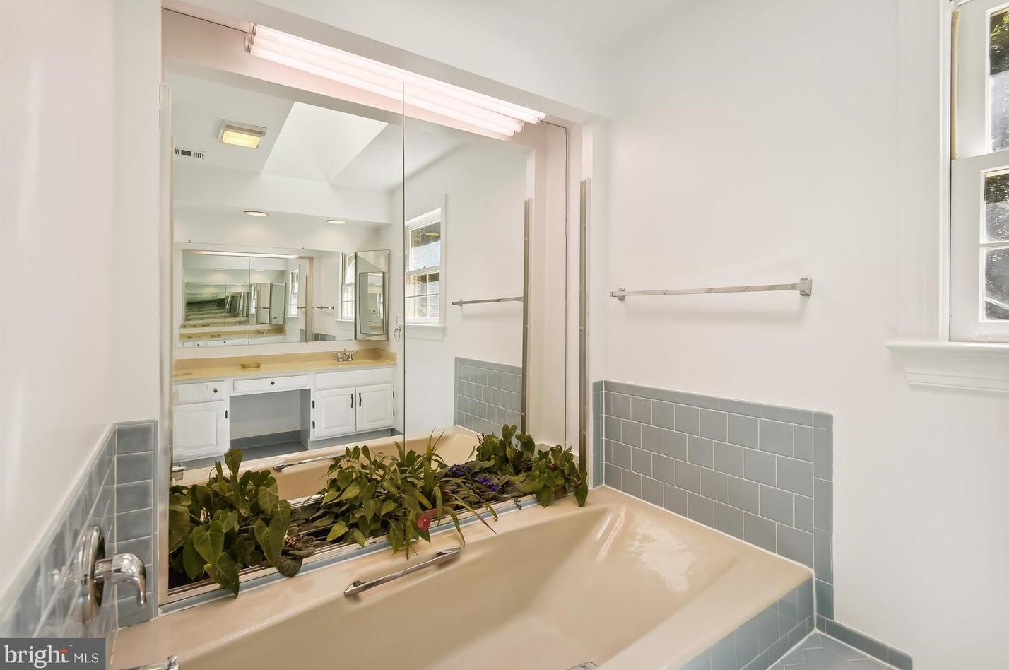 10125 Wendover Dr, Vienna VA  22181-2958 exterior