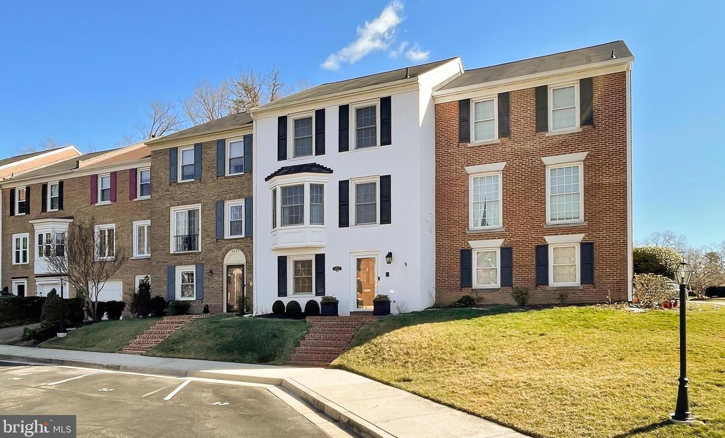 6427 Wainfleet Ct, Springfield, VA 22152-2432