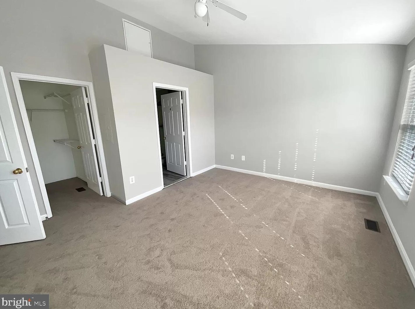 2482 Angeline Dr #301, Herndon, VA 20171