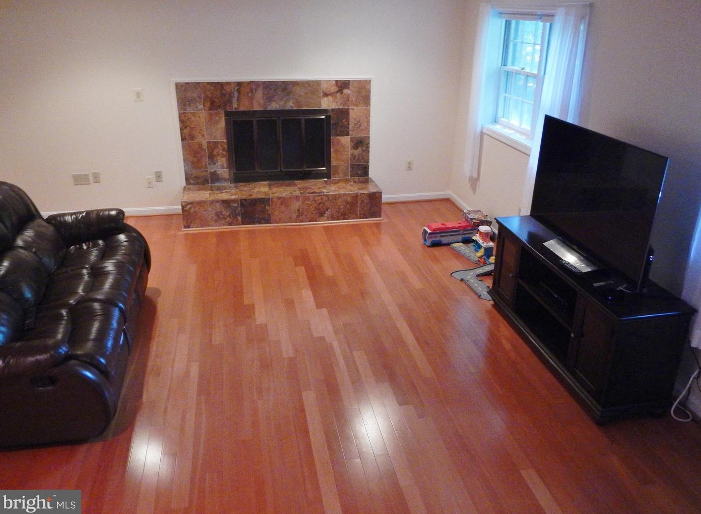 352 Ayr Hill Ave, Vienna VA  22180-4725 exterior