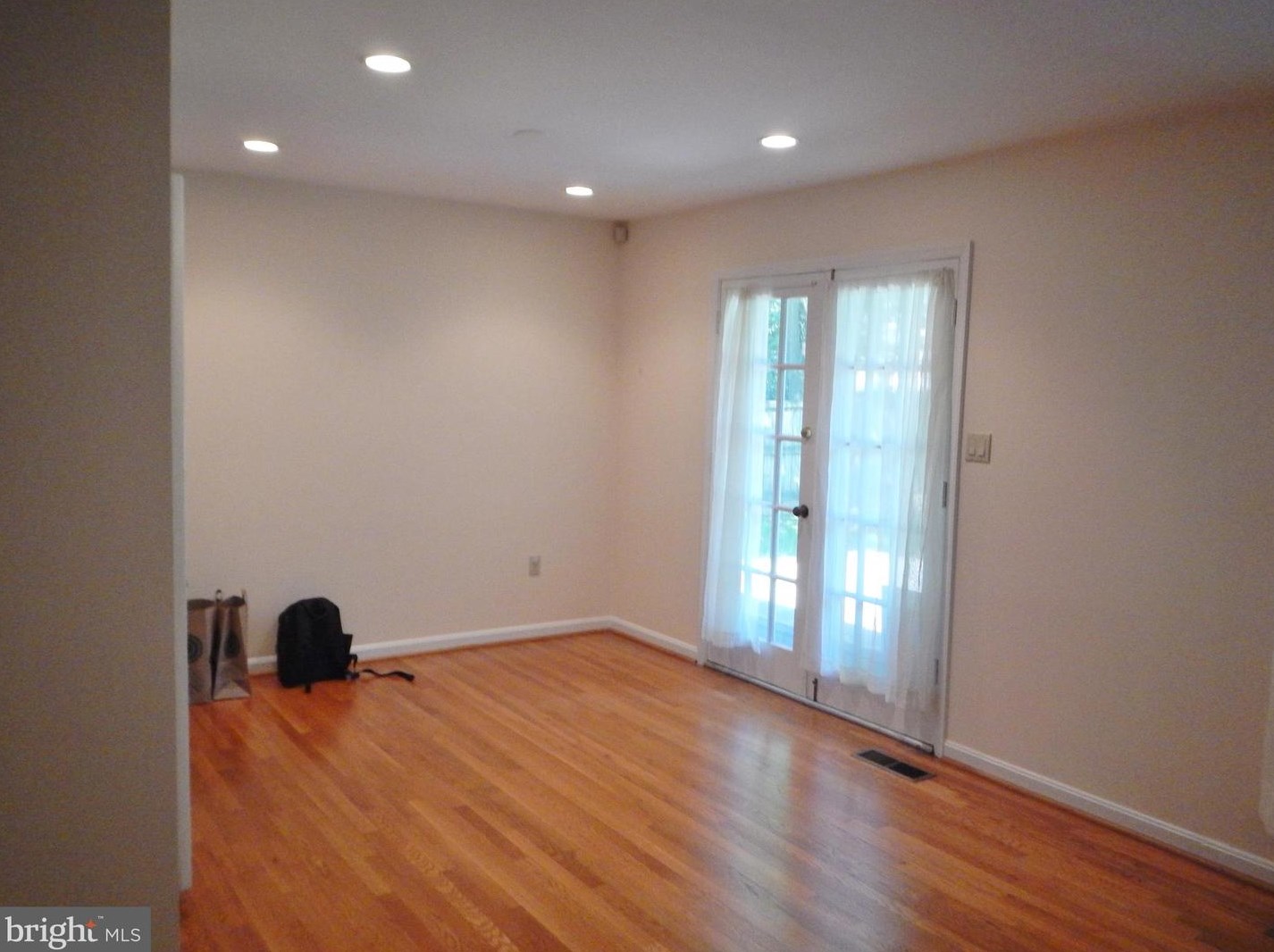 352 Ayr Hill Ave, Vienna VA  22180-4725 exterior