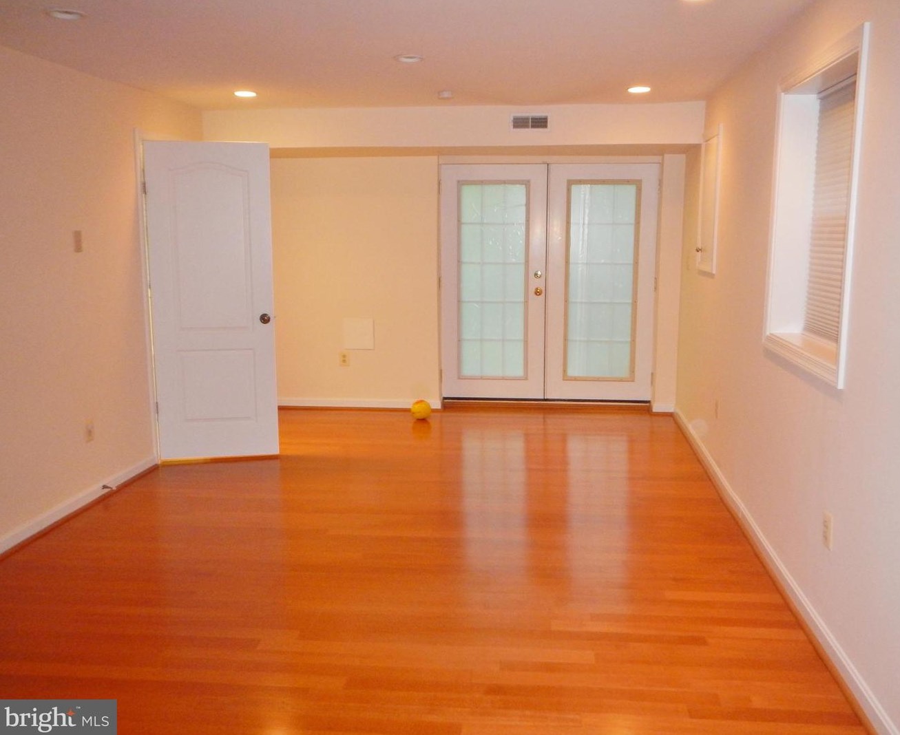 352 Ayr Hill Ave, Vienna VA  22180-4725 exterior