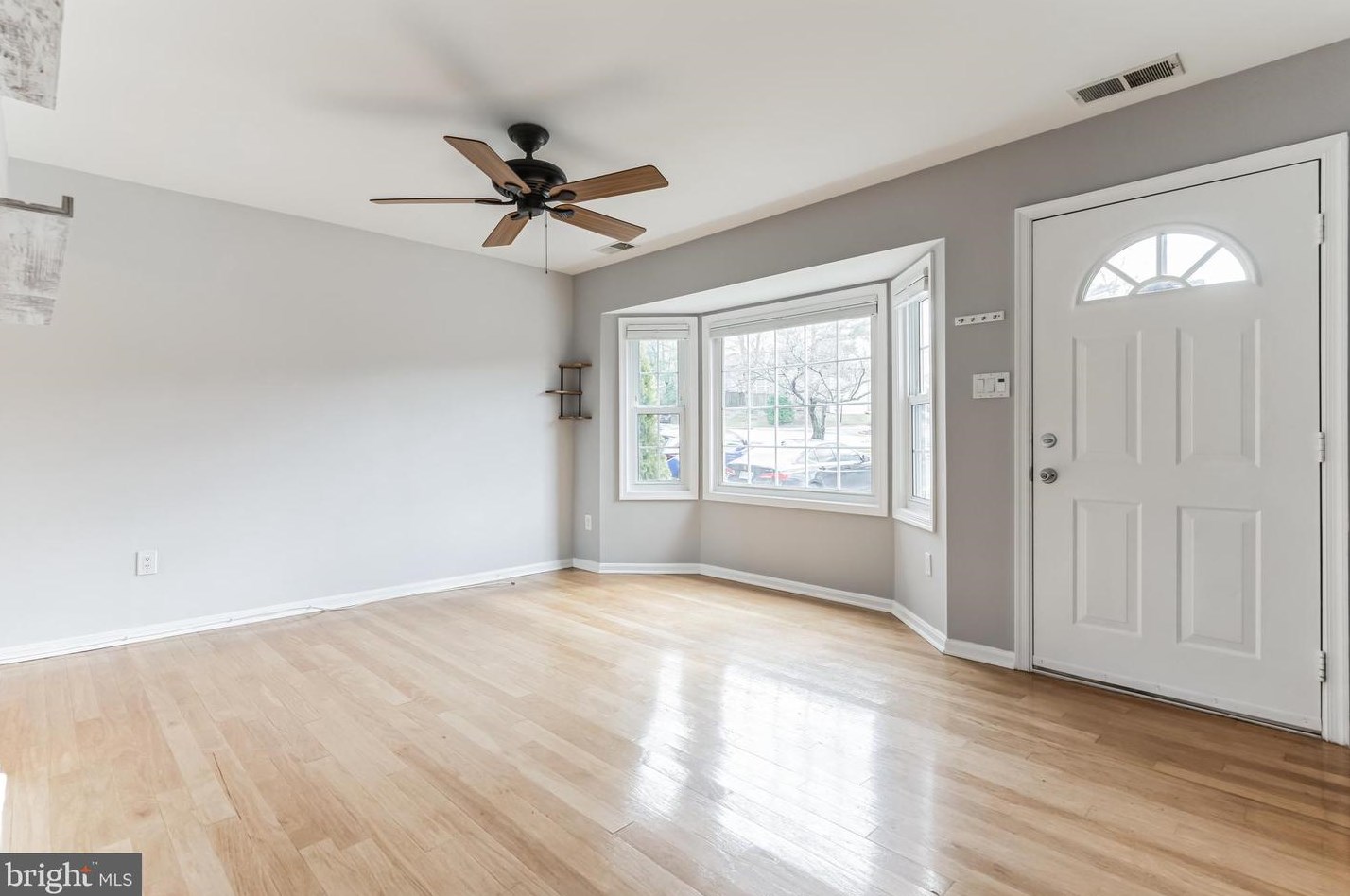 6112 Hillside Rd, Springfield VA  22152-1435 exterior