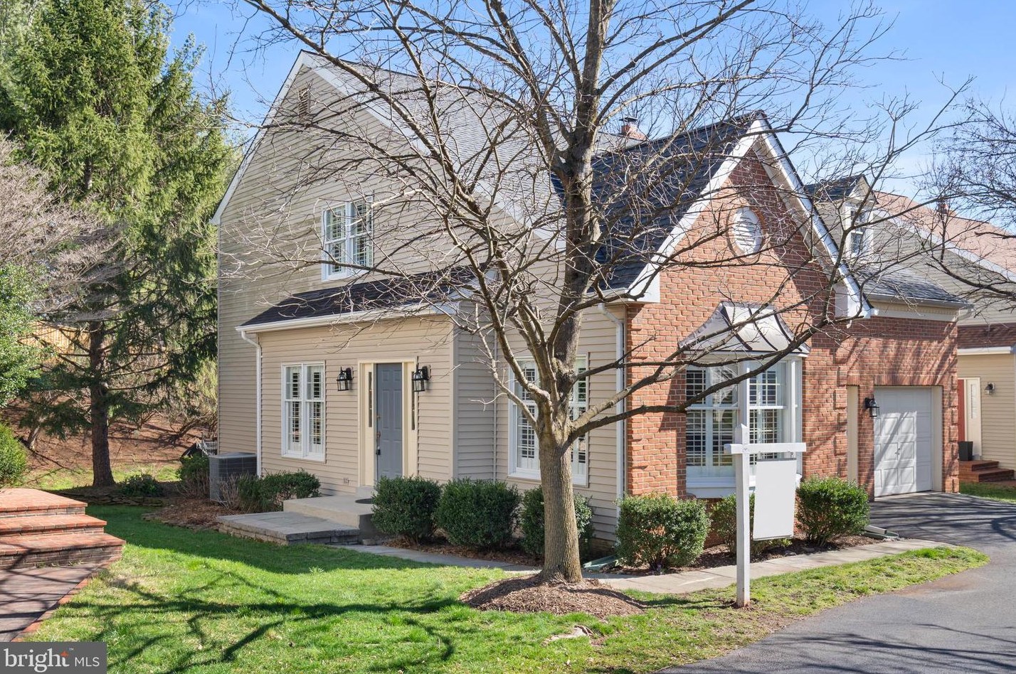 3719 Millpond Ct, Fairfax, VA 22033-5311