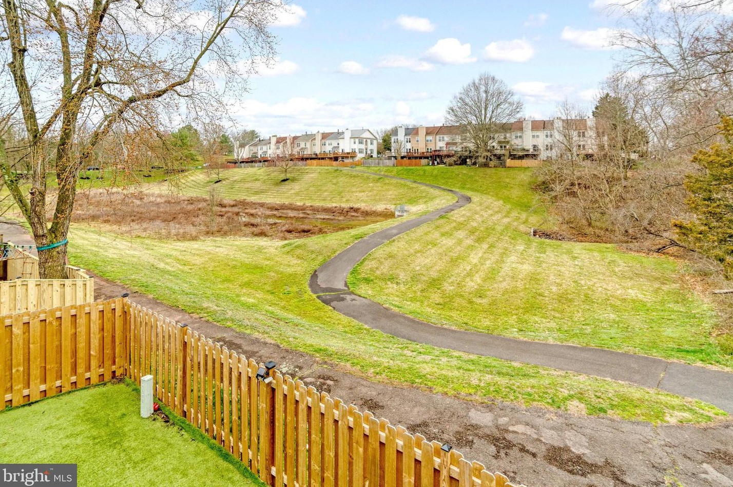 14577 Creek Branch Ct, Centreville VA  20120-1384 exterior