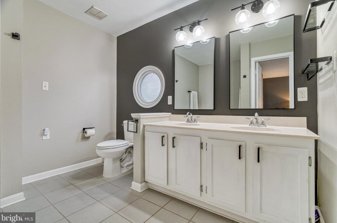 14577 Creek Branch Ct, Centreville VA  20120-1384 exterior