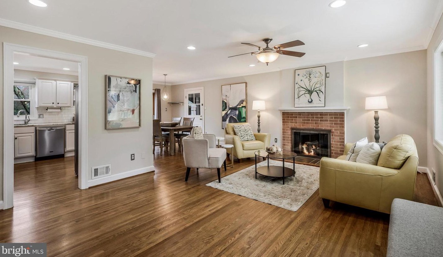 7626 Webbwood Ct, Springfield, VA 22151-2832