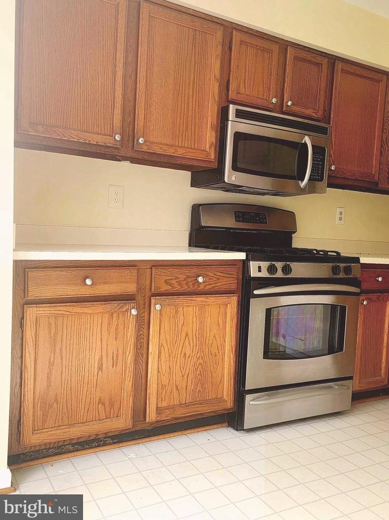 6380 English Ivy Way, Springfield VA  22152-2830 exterior