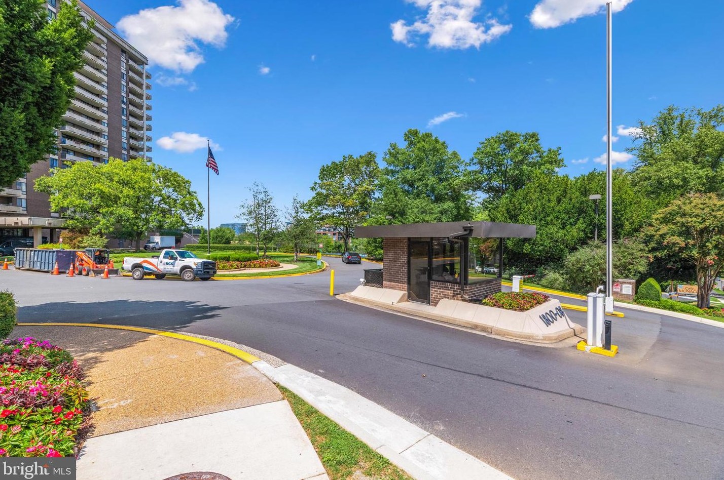 1808 Old Meadow Rd, Mc Lean VA 22102-1825 exterior