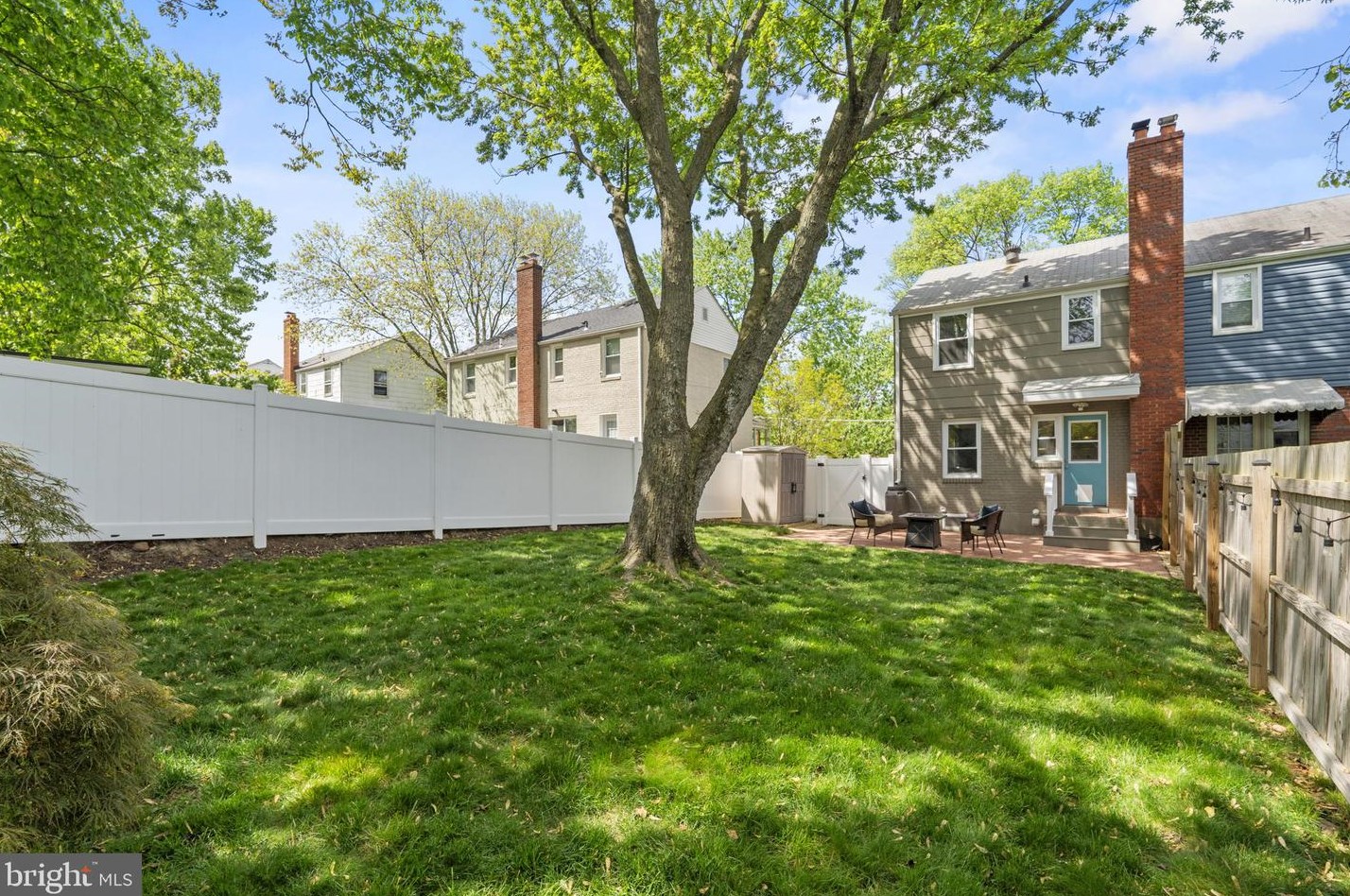 5847 Monticello Rd, Alexandria VA  22303-1301 exterior