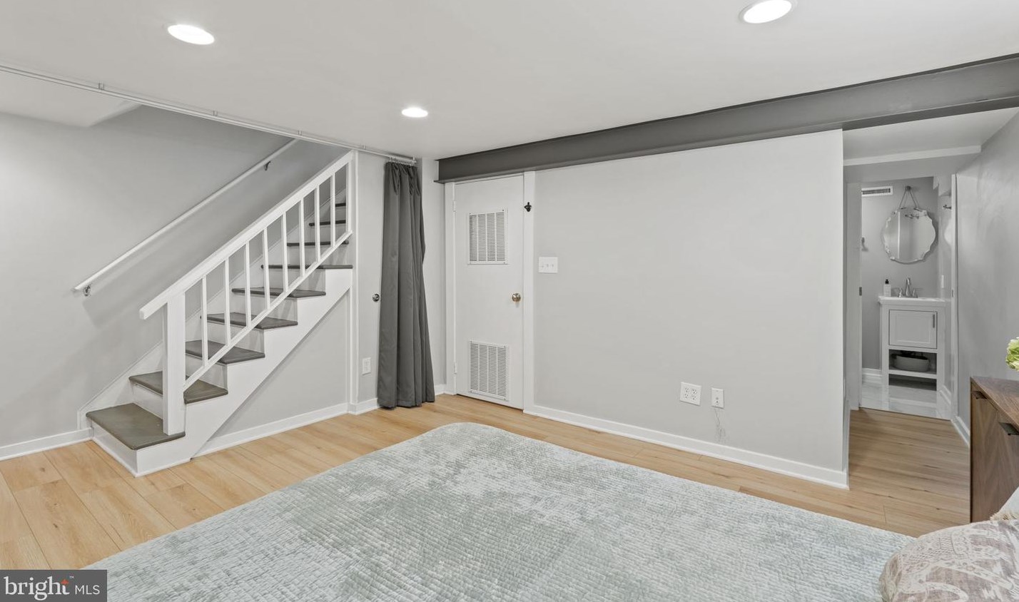 5847 Monticello Rd, Alexandria VA  22303-1301 exterior