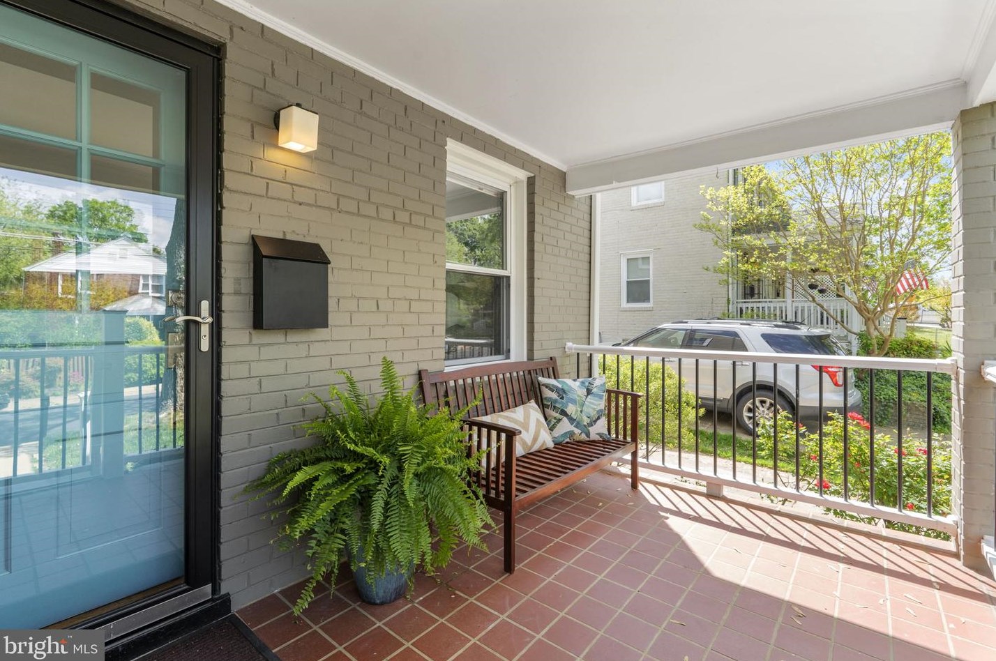 5847 Monticello Rd, Alexandria VA  22303-1301 exterior