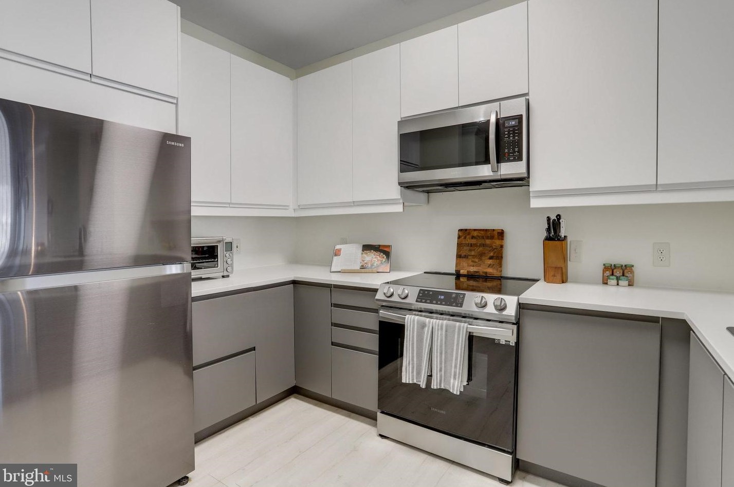 3015 Nicosh Cir #2208, Falls Church, VA 22042