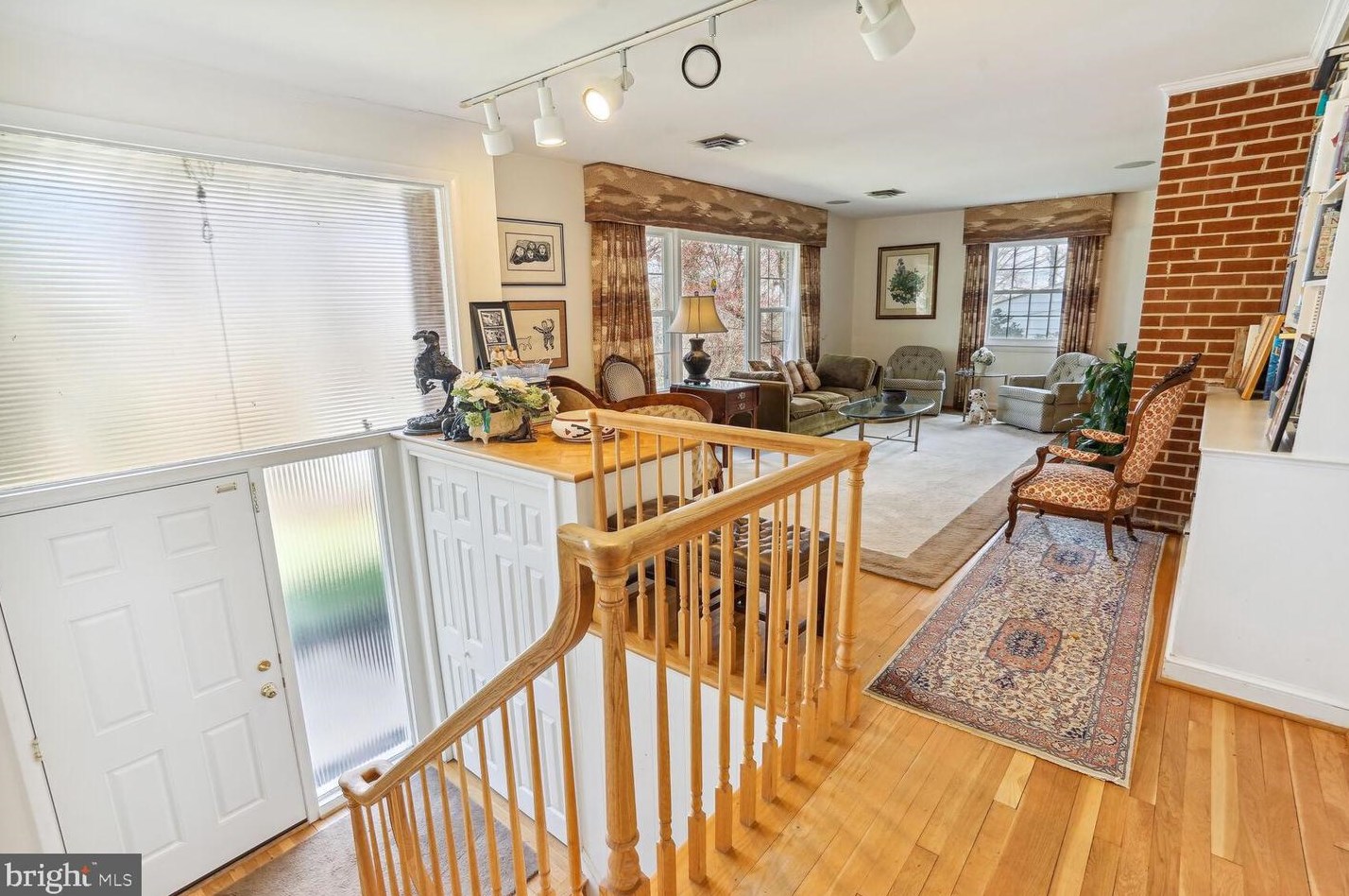 7207 Gordons Rd, Falls Church, VA 22043-3035