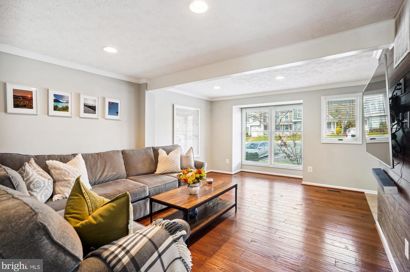 1570 Poplar Grove Dr, Herndon, VA 20194