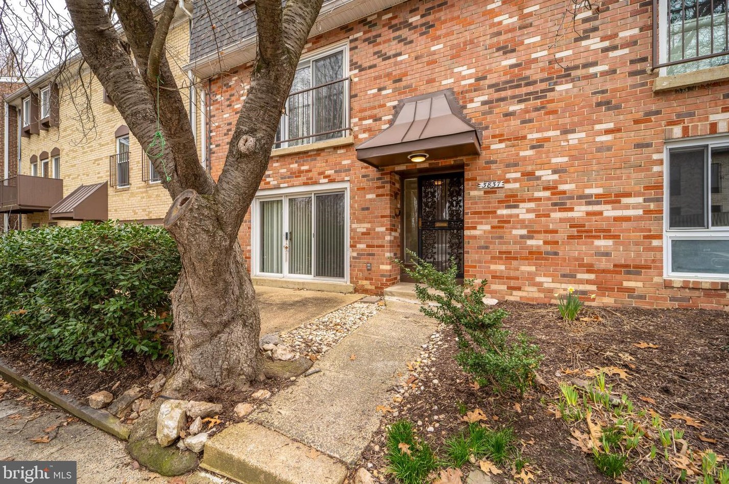 3837 Persimmon Cir, Fairfax, VA 22031-4119