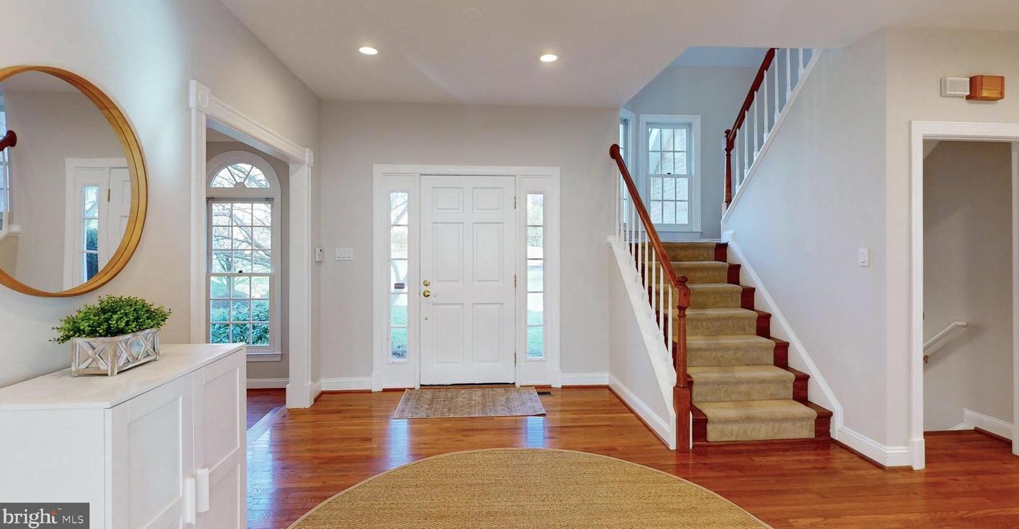 1290 Thompson Run Ct, Vienna, VA 22182