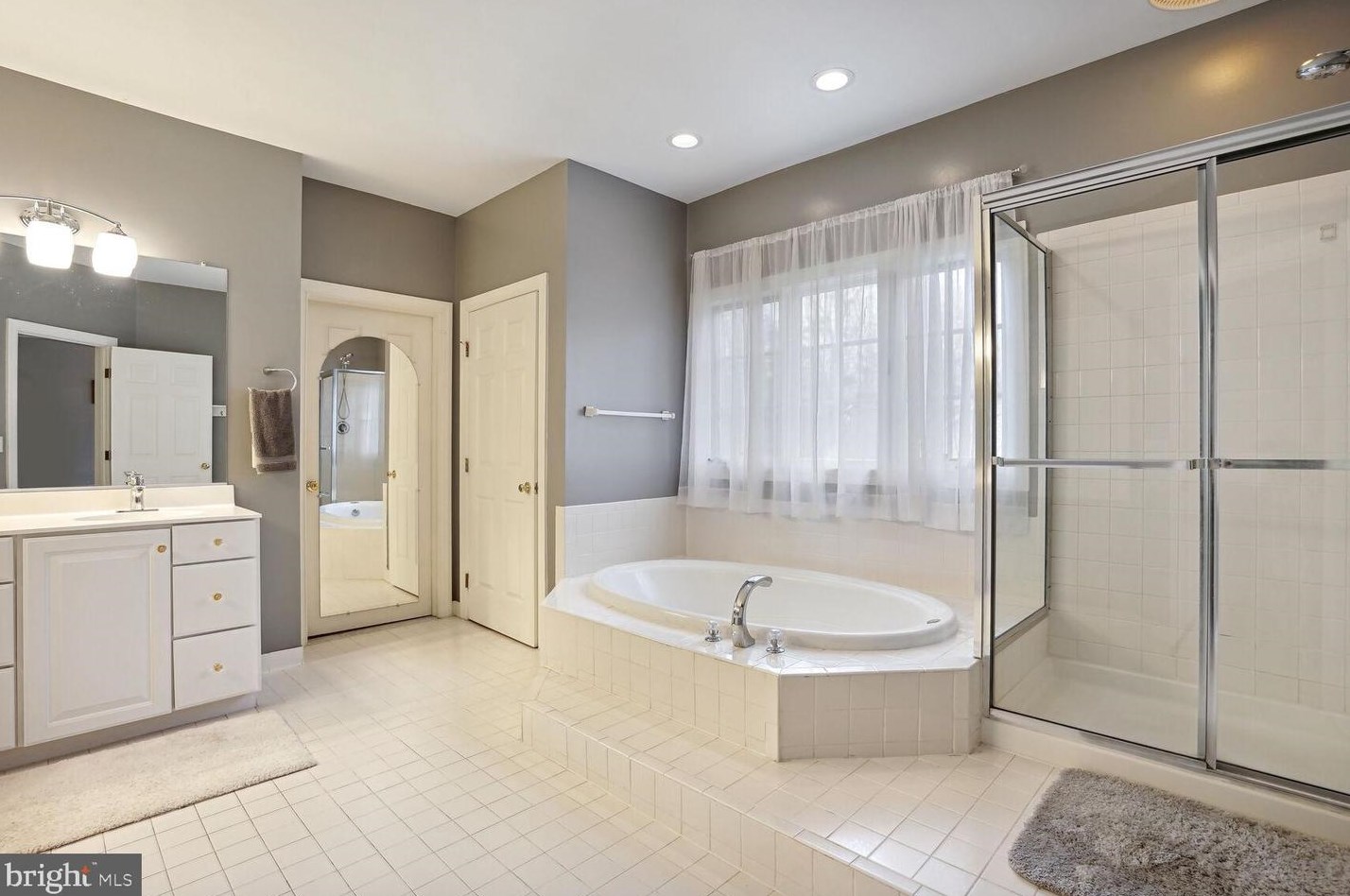 12812 Westbrook Dr, Fairfax VA  22030-8229 exterior