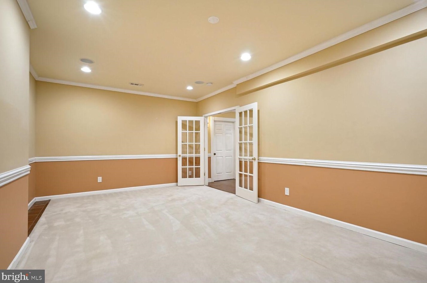 12812 Westbrook Dr, Fairfax VA  22030-8229 exterior