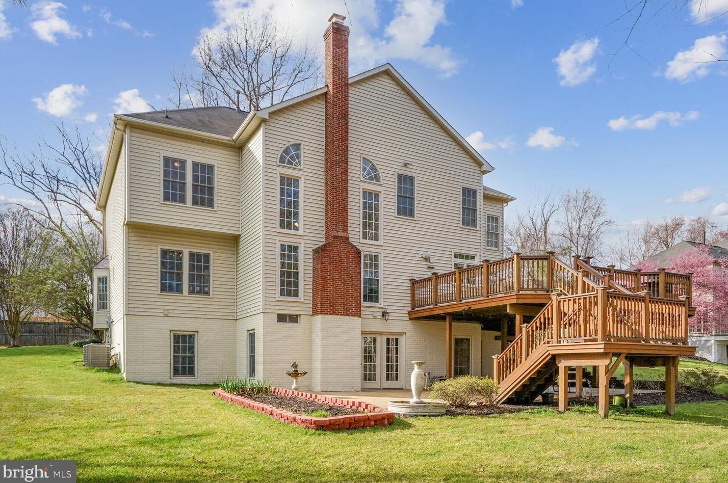 12812 Westbrook Dr, Fairfax VA  22030-8229 exterior