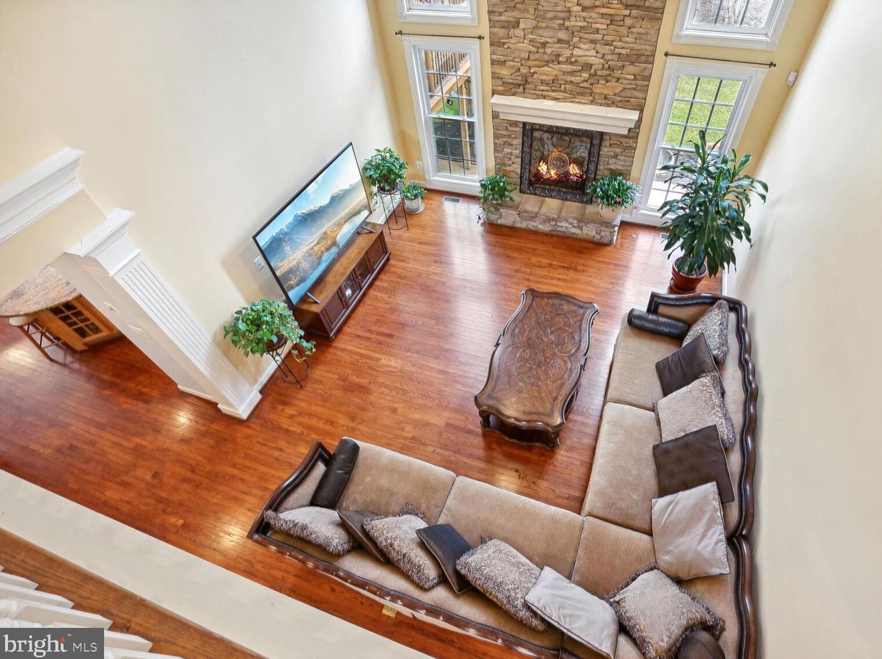 12812 Westbrook Dr, Fairfax VA  22030-8229 exterior