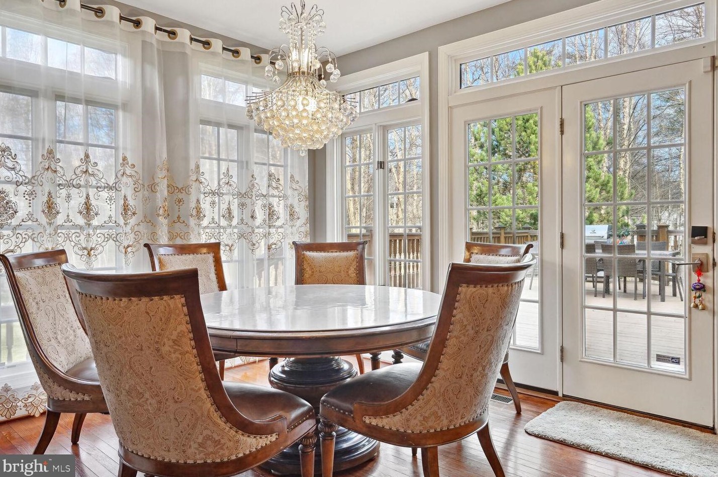 12812 Westbrook Dr, Fairfax VA  22030-8229 exterior