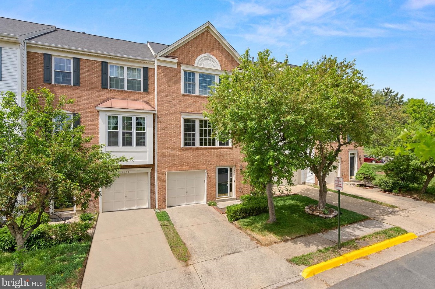 2488 Clover Field Cir, Herndon, VA 20171