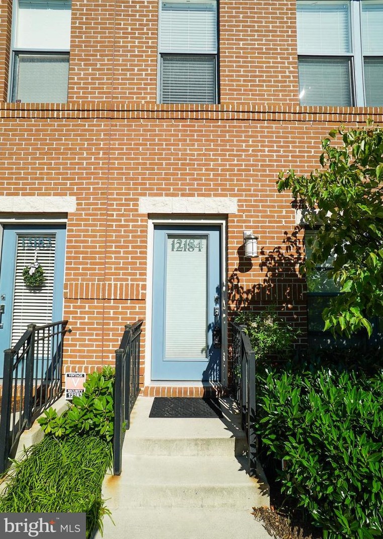 12184 Waveland St, Fairfax, VA 22033