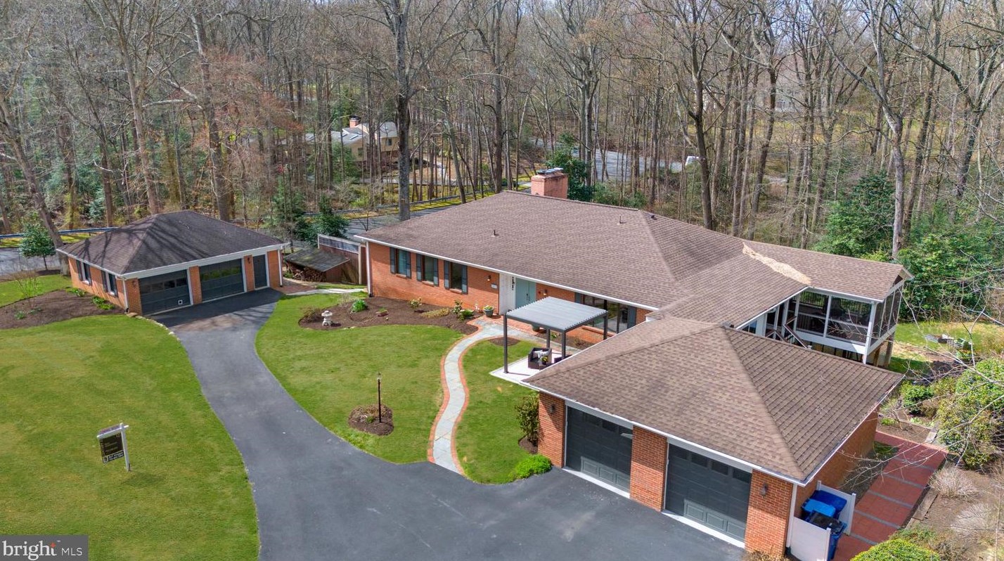 10912 Watermill Ct, Vienna, VA 22124-1024