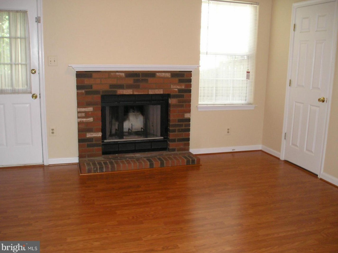 2414 Clover Field Cir, Herndon, VA 20171