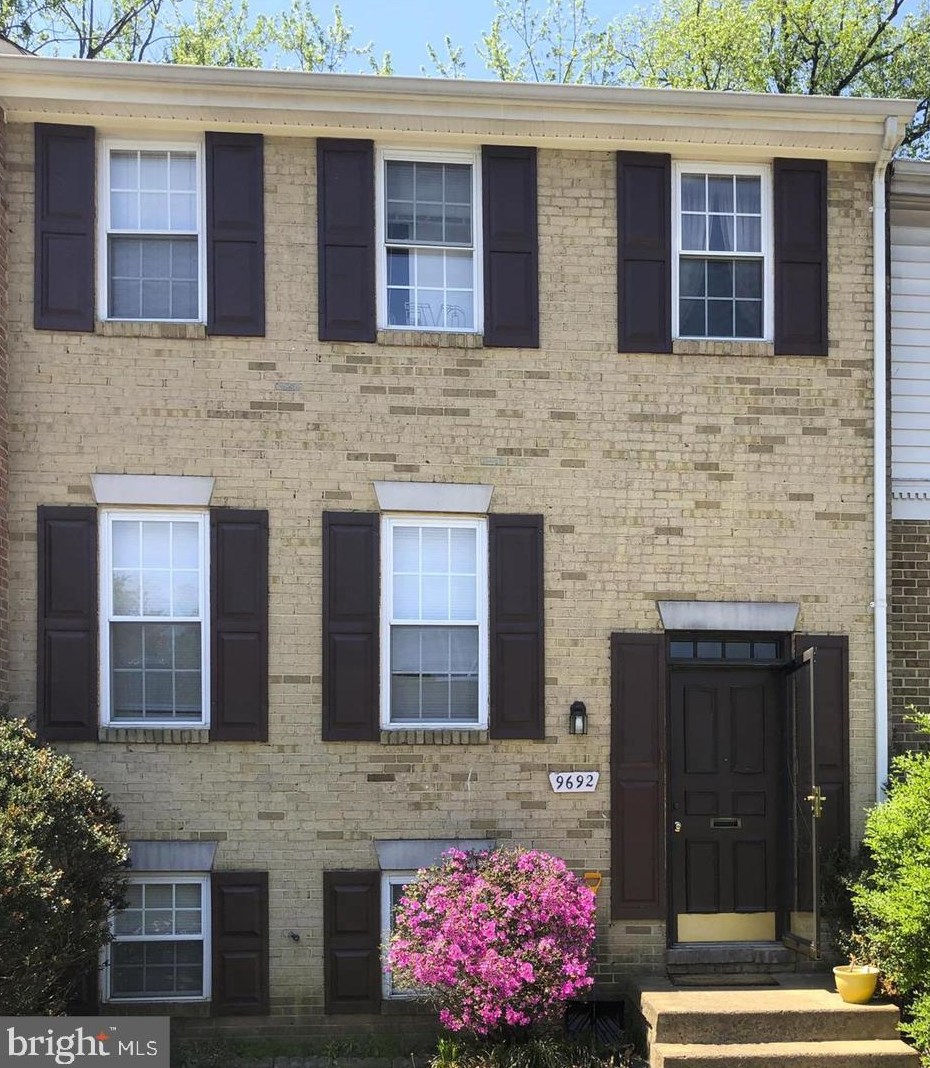 9692 Lindenbrook St, Fairfax, VA 22031