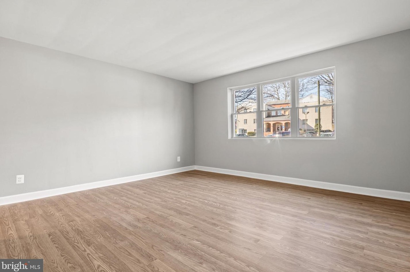 3072 Patrick Henry Dr #201, Falls Church, VA 22044