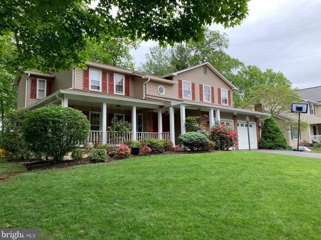 13316 Tuckaway Dr, Fairfax, VA 22033-1104