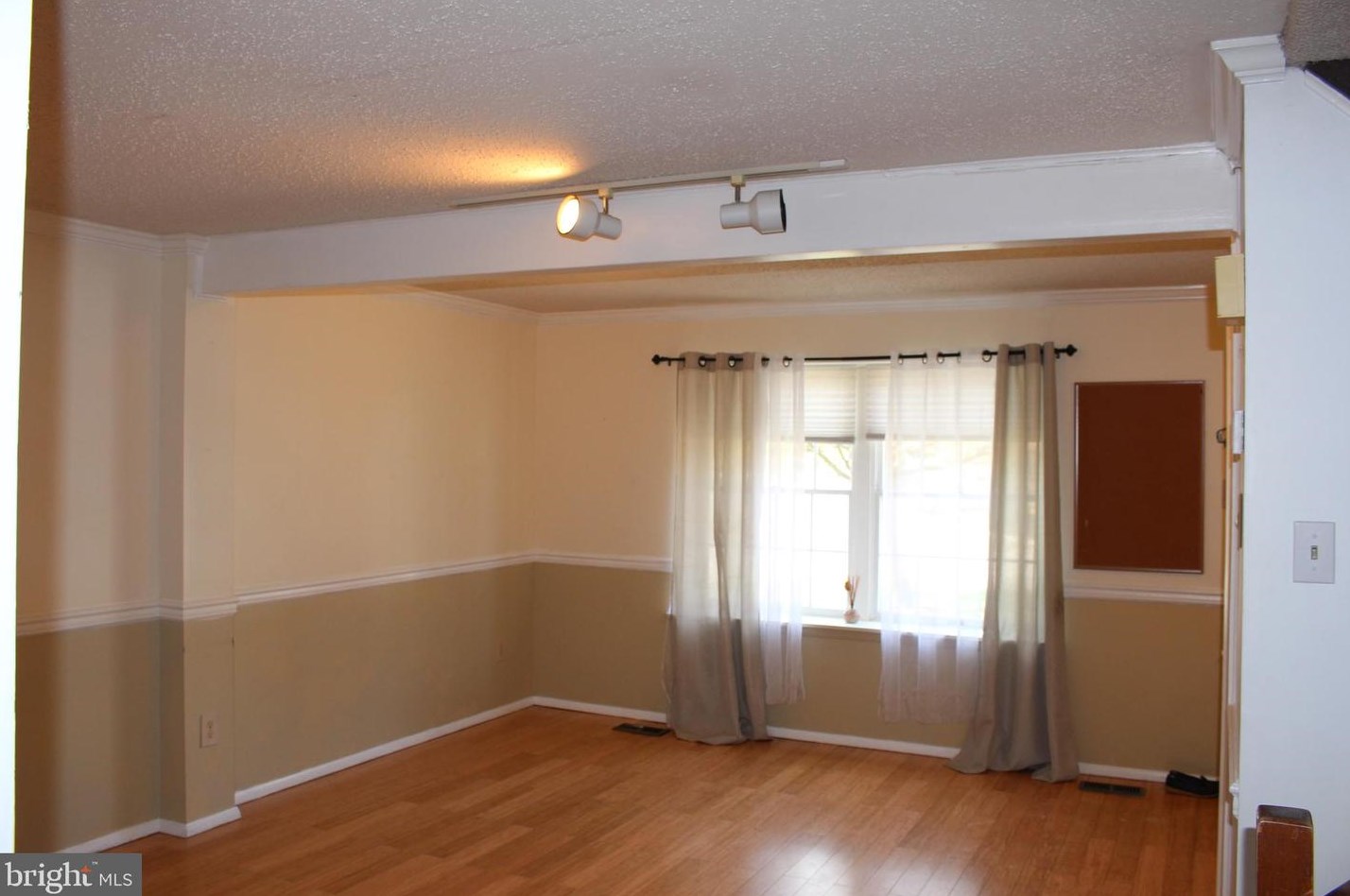 6827 Heatherway Ct, Alexandria, VA 22315-3941