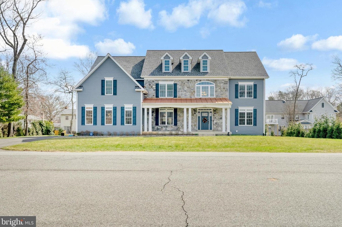 1933 Woodford Rd, Vienna, VA 22182-3729
