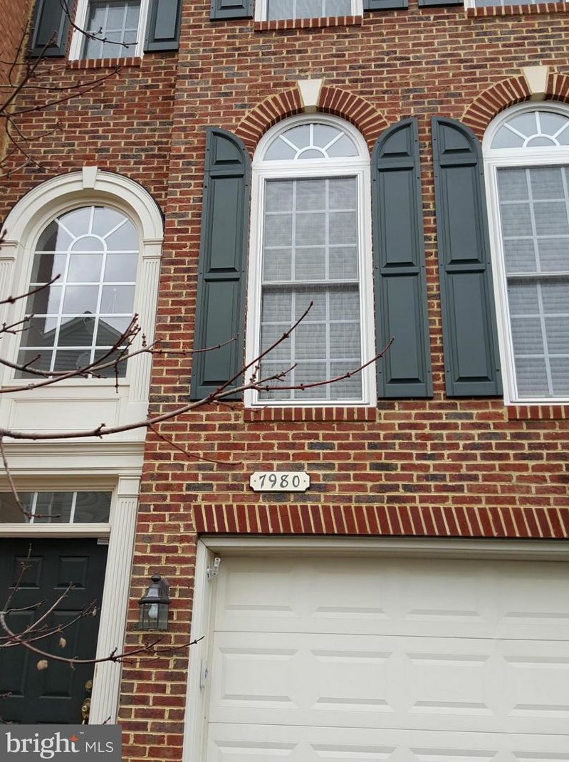 7980 Thomas Nevitt St, Lorton, VA 22079