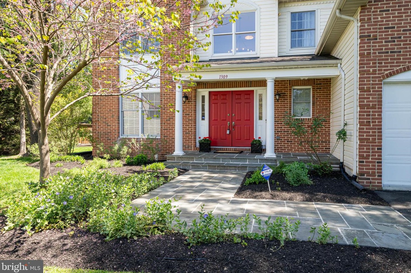 1309 Stable Farm Ct, Herndon, VA 20194